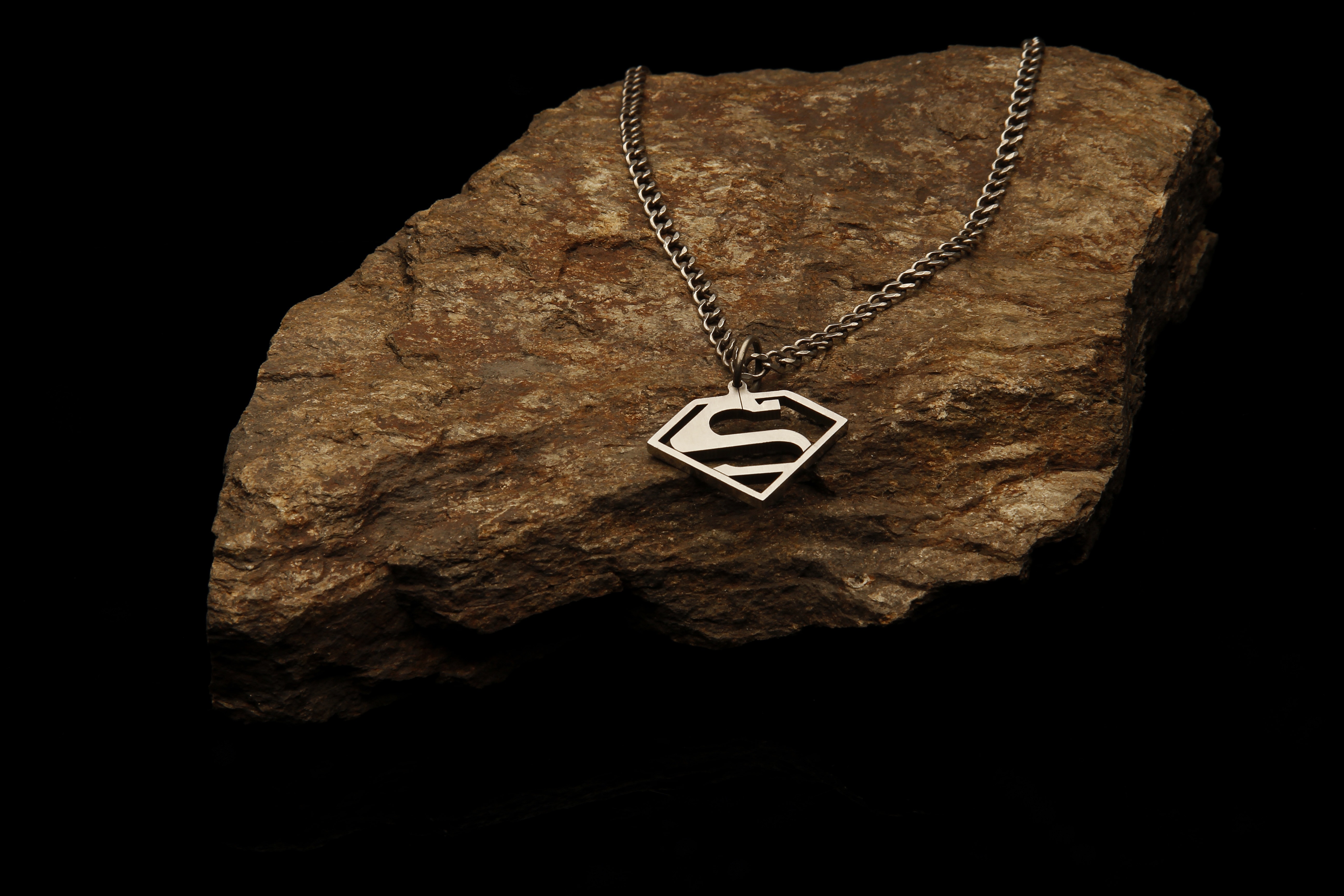 superman pendant necklace