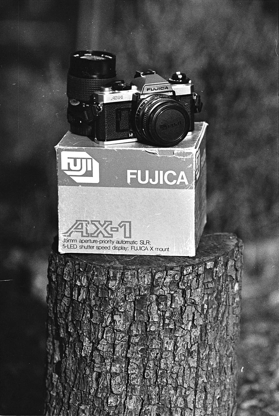 black and silver fujica d-slr with box preview