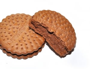 2 brown cookies thumbnail