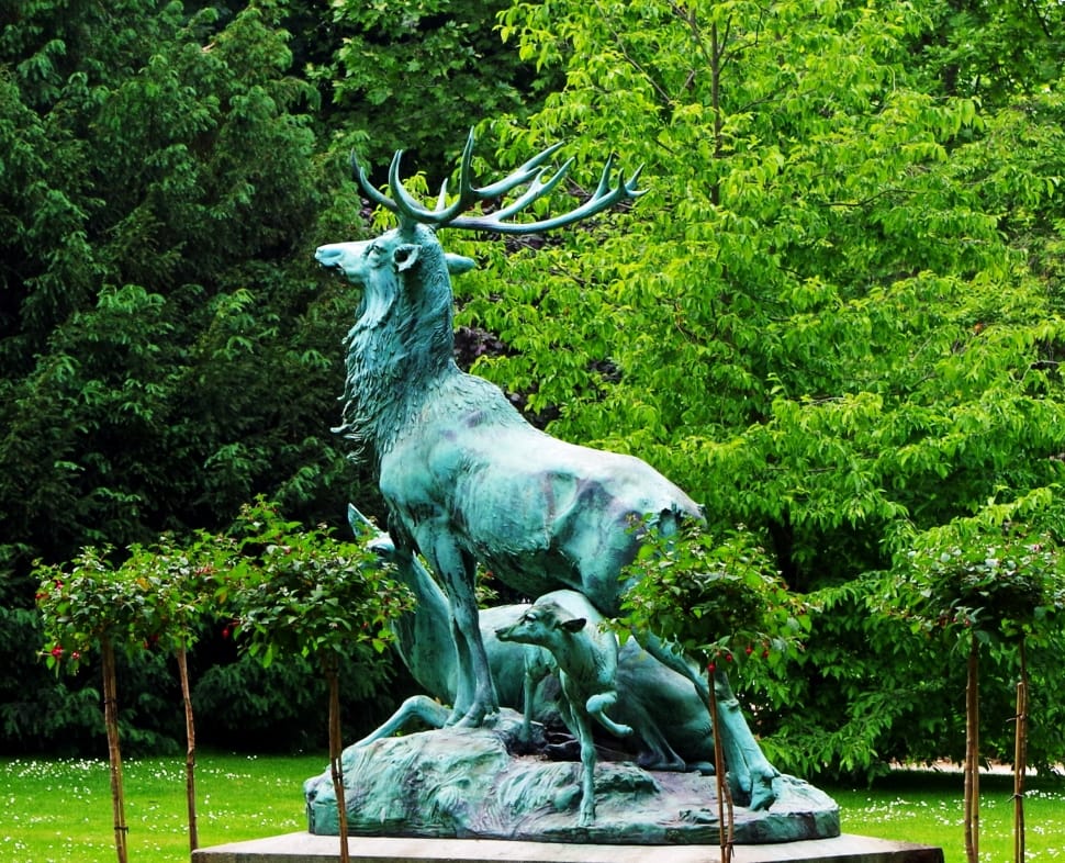 reindeer statue preview