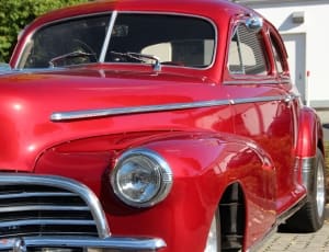 red vintage car thumbnail