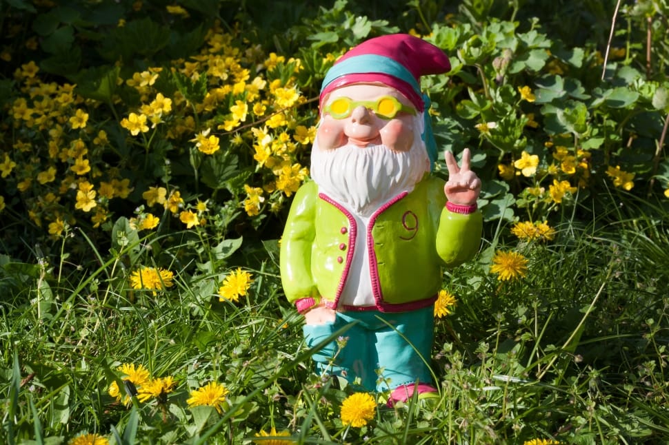 garden gnome doing hand peace sign statue preview