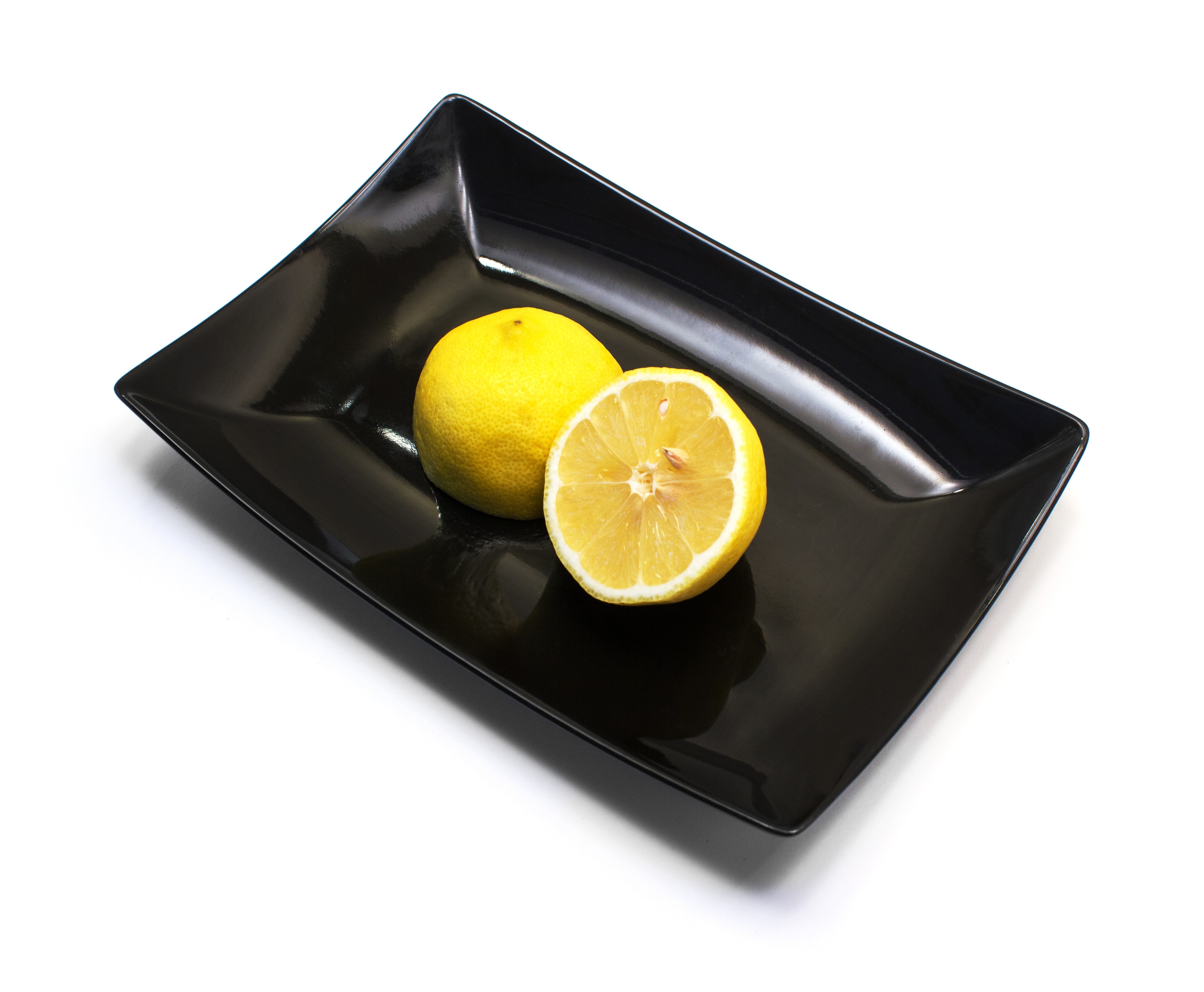 black ceramic plate with sliced lemon