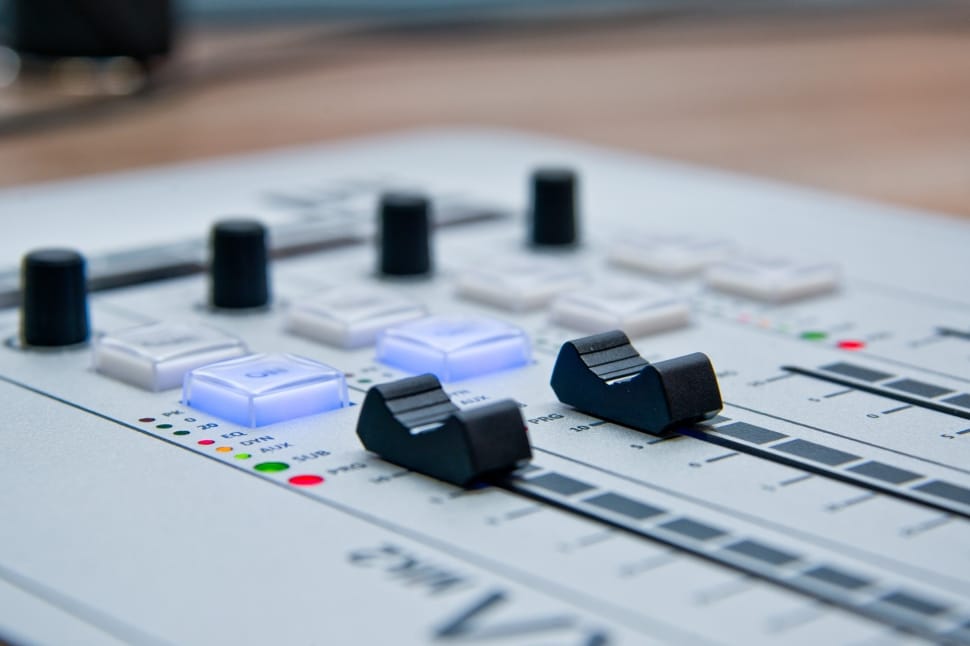 grey 3 channel audio mixer preview