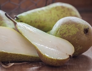 green pear fruit thumbnail