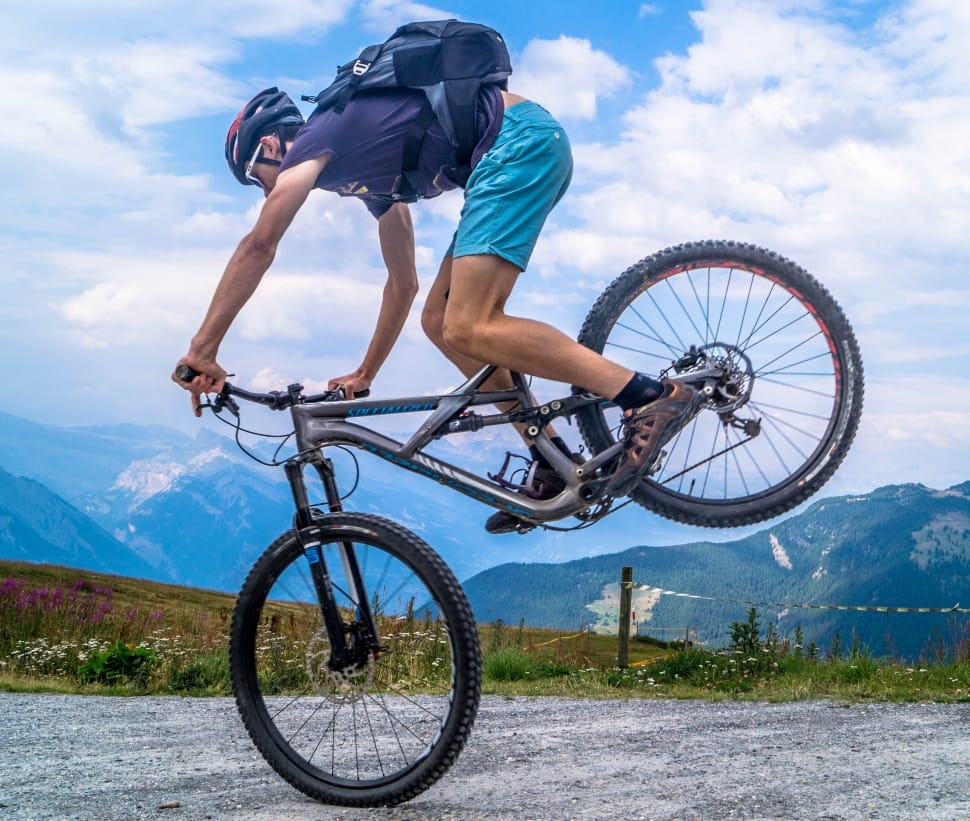 Kuvahaun tulos haulle bicycle rider mountain