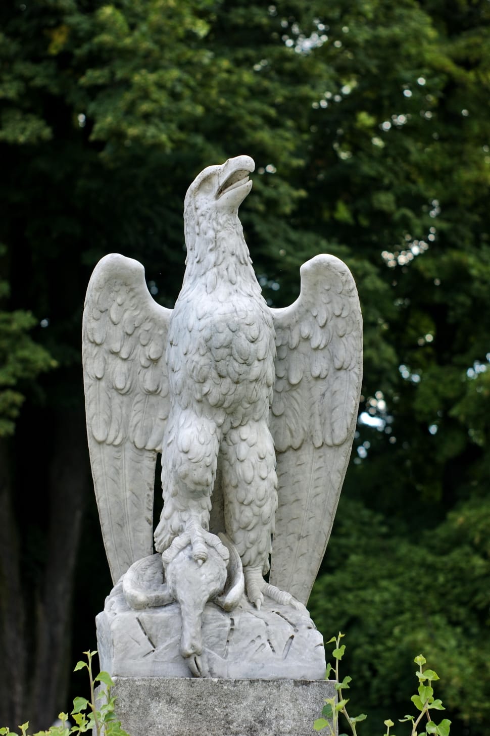 white eagle statue preview
