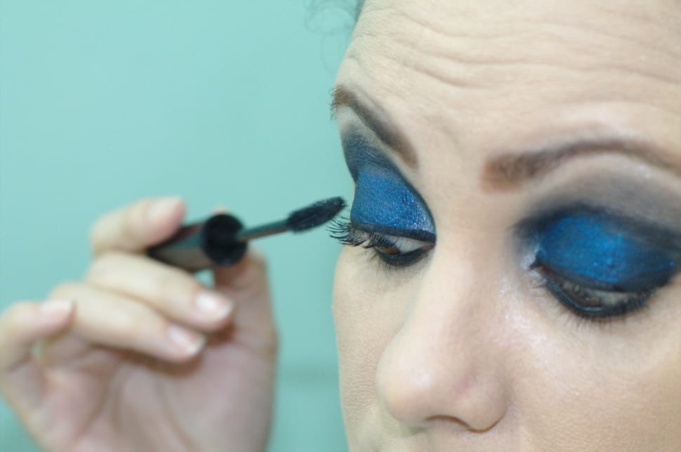 blue eyeshadow preview