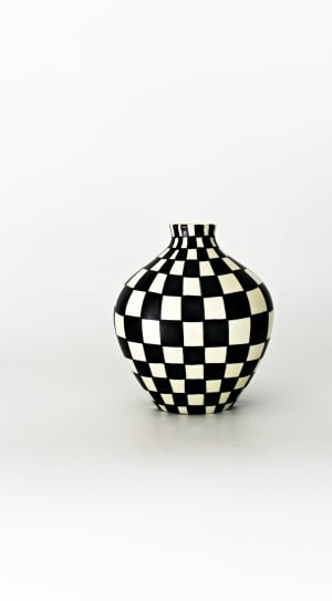 black and white vase thumbnail