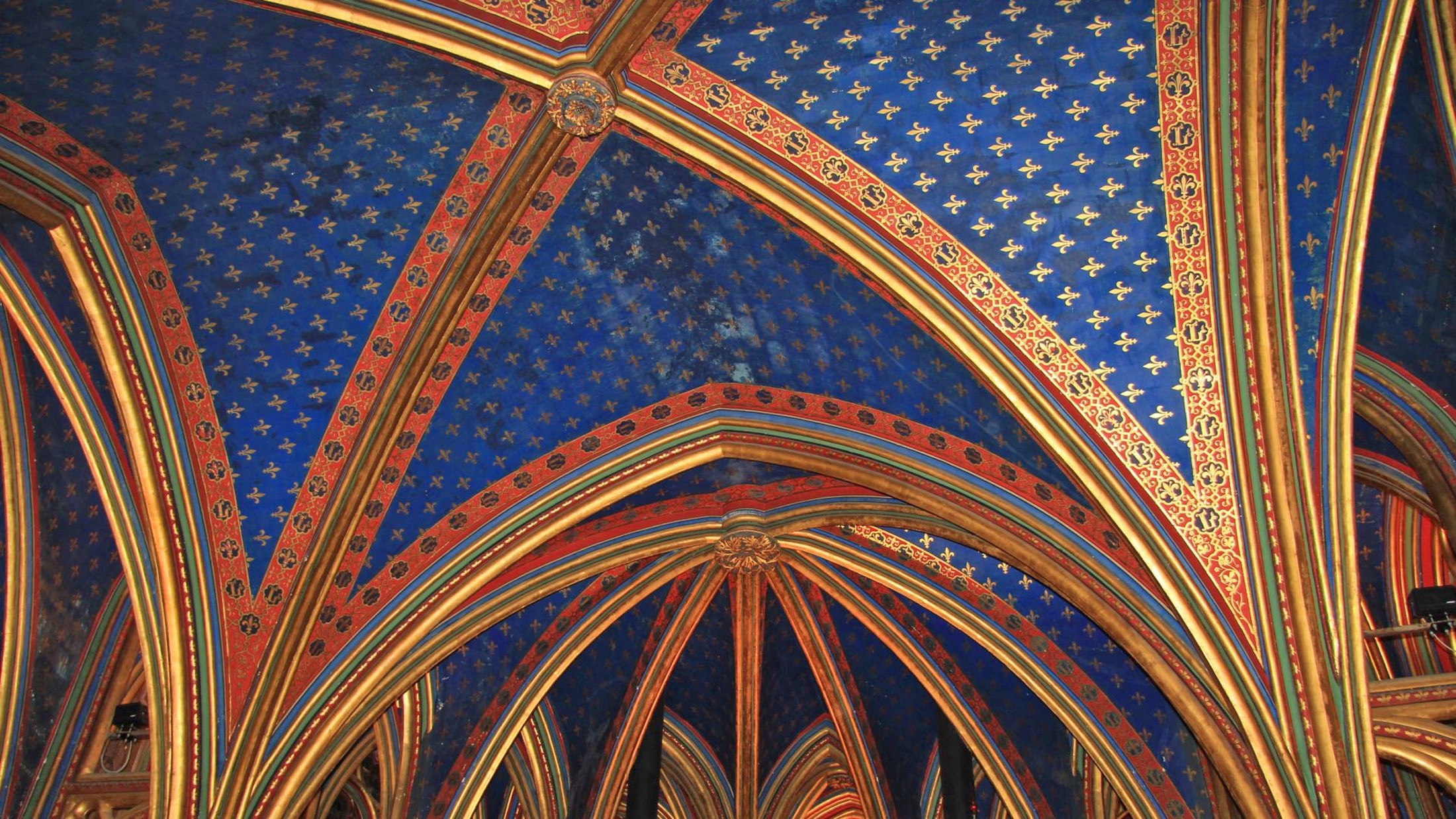 Купольный свод. Капелла сент Шапель в Париже интерьер. Сен Шапель потолок. Симметрия в искусстве.