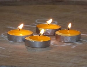 4 yellow tealight candles thumbnail