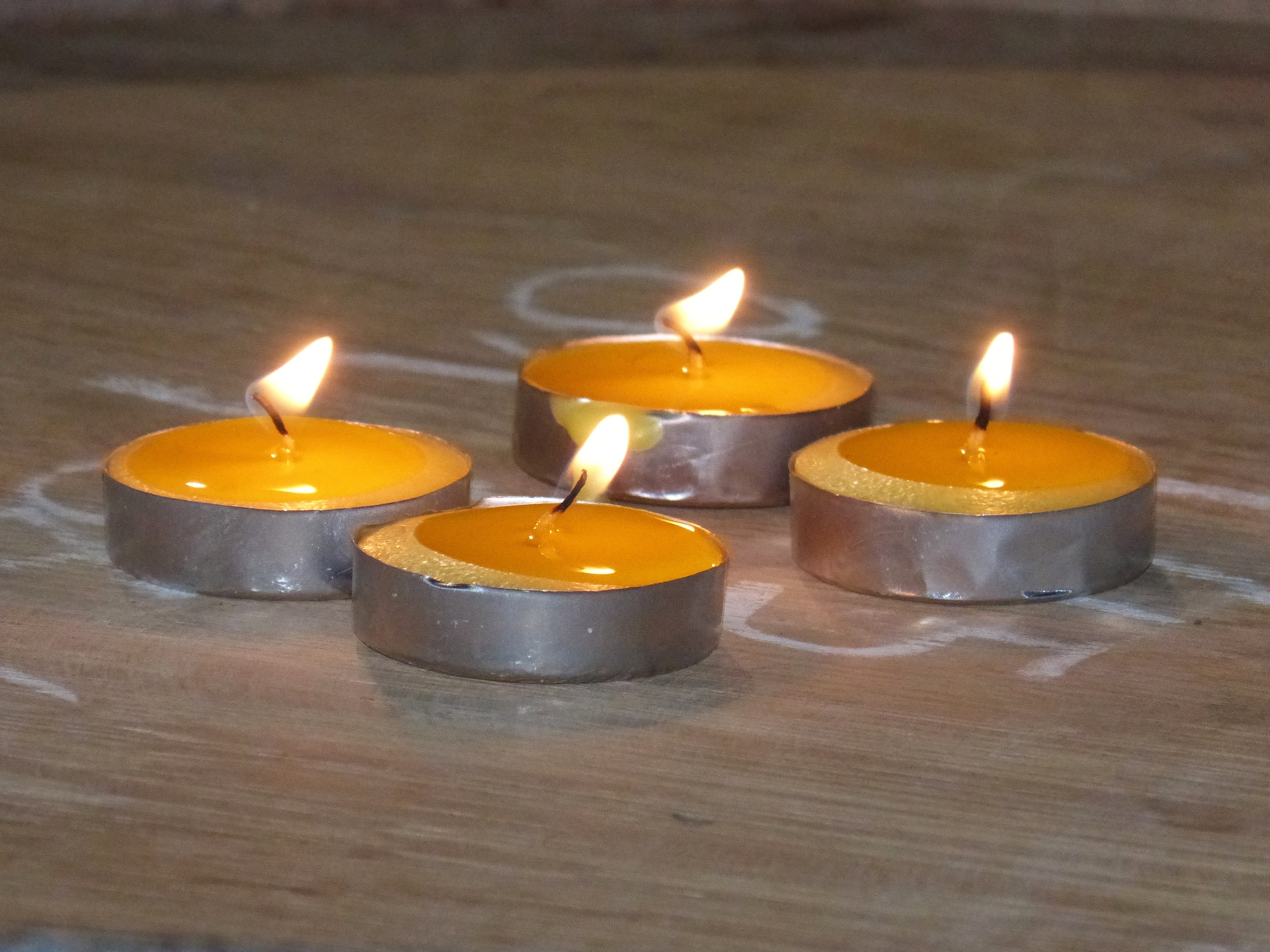 4 yellow tealight candles