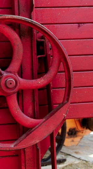 red spinning wheel thumbnail