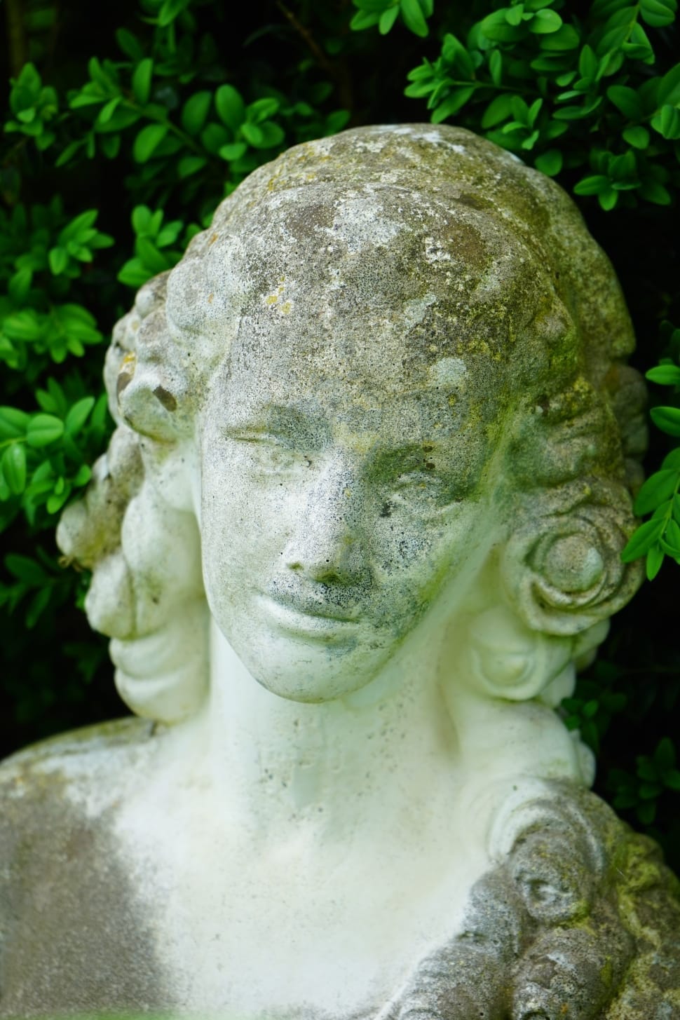 curly haired woman sculpture preview