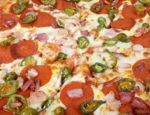 pepperoni and cheese pizza thumbnail