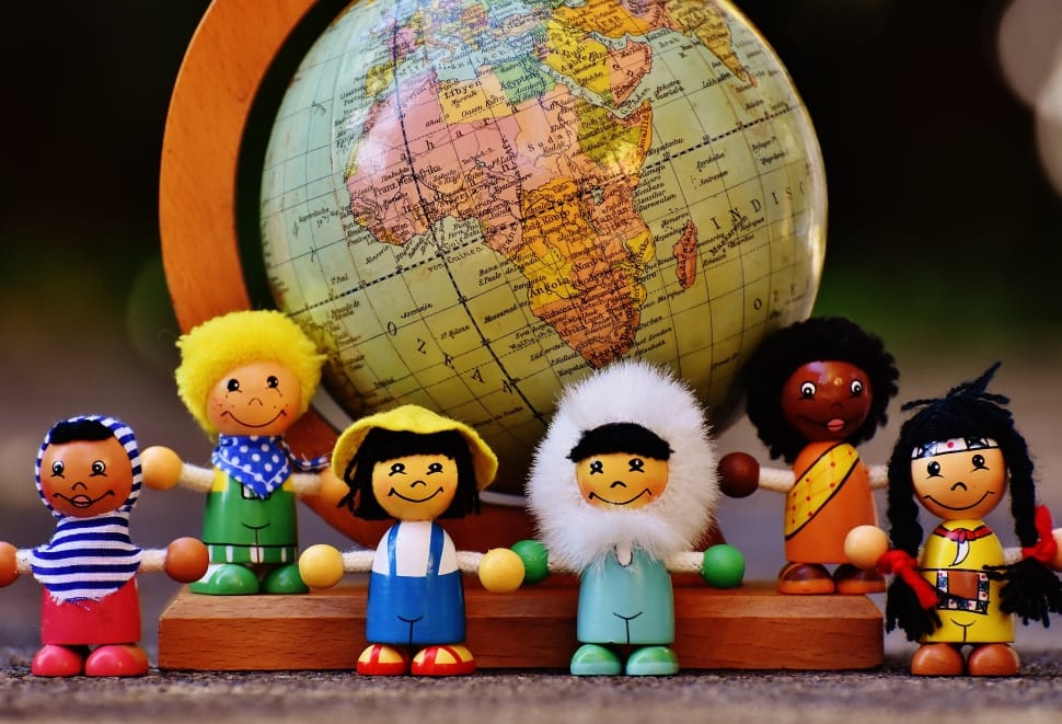 6 different countries dolls and desk globe preview