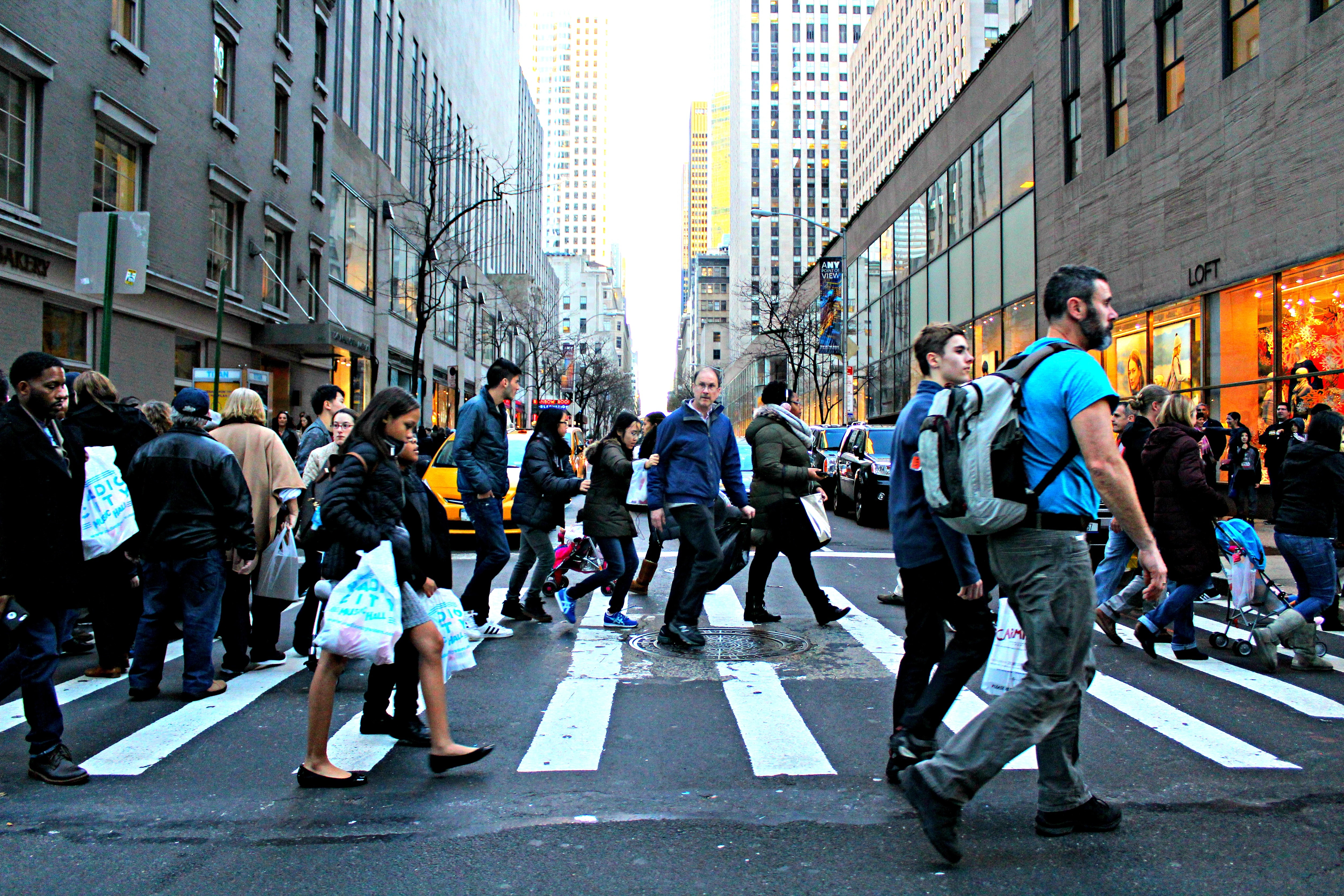 Live after people. Толпа. Люди на улице. Люди в городе. Толпа людей на улице.
