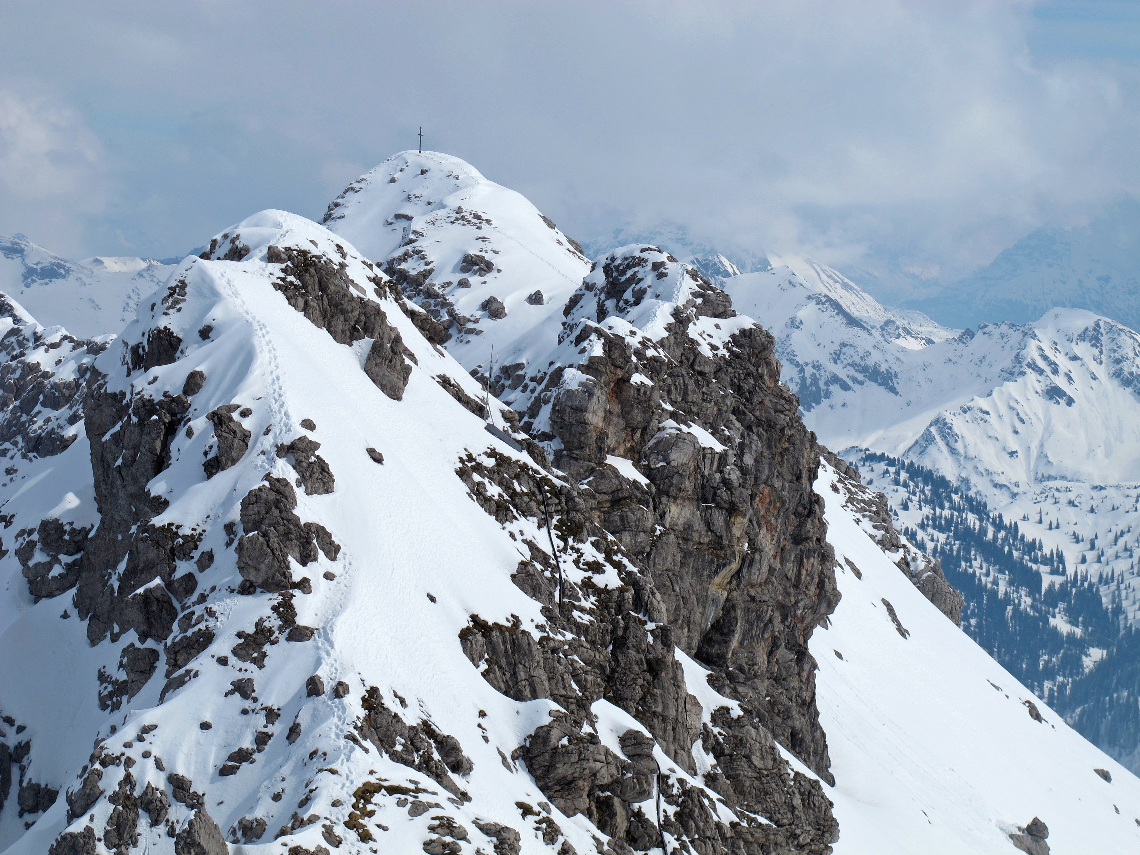 Level mountain. Summit гора. Foghorn. Foghorn photo.