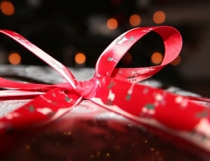 red holiday ribbon thumbnail