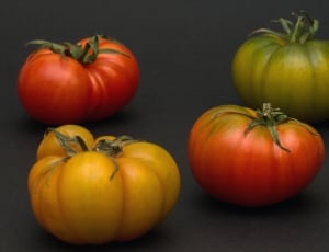 4 tomatoes thumbnail