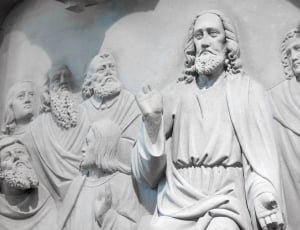 jesus christ and the apostles statues thumbnail