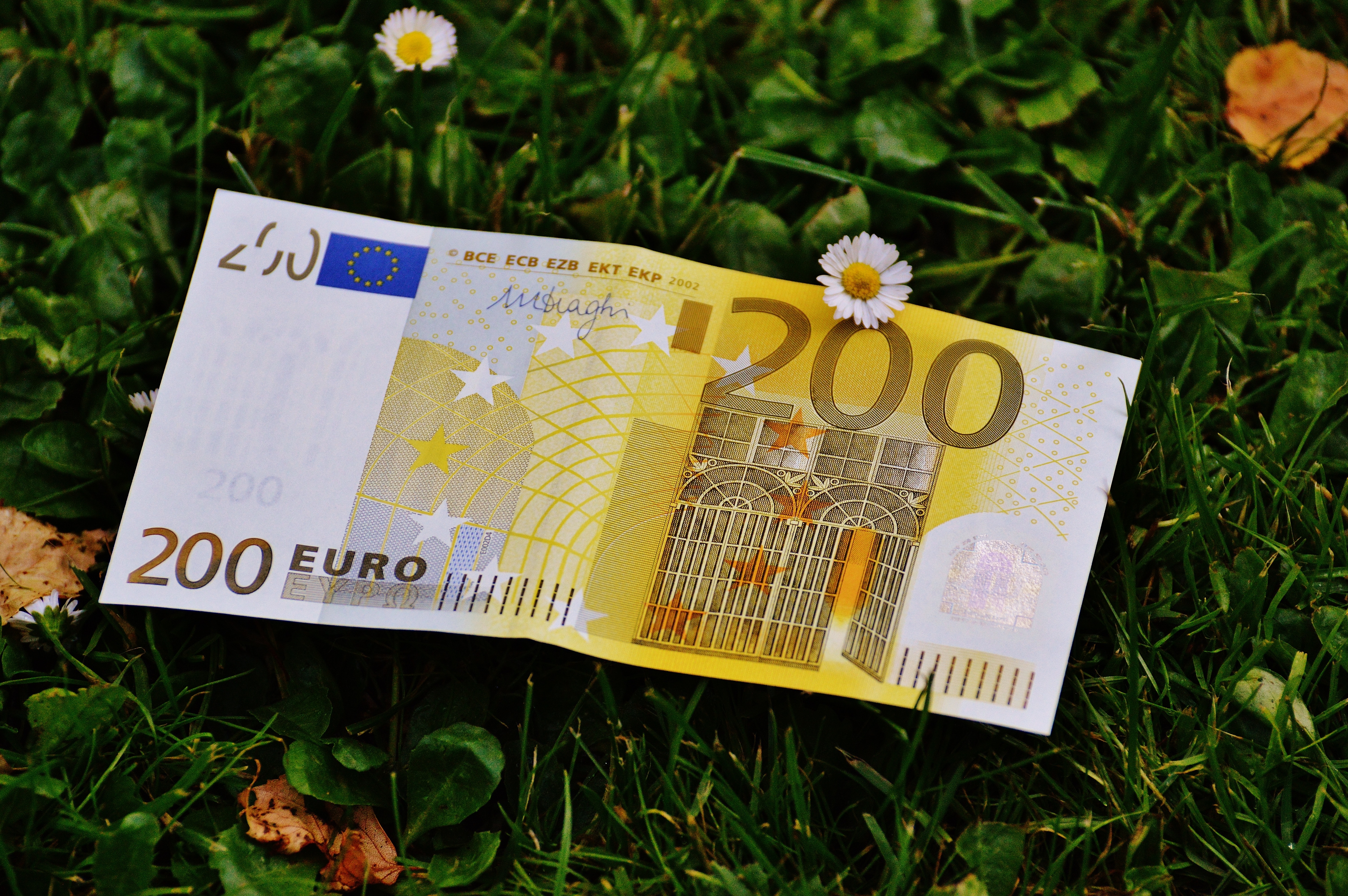 200 euro banknote