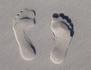 footprint on sand thumbnail