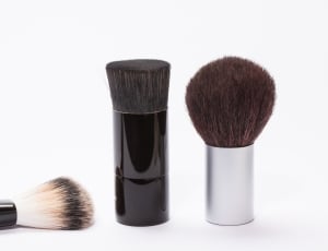 3 makeup brushes thumbnail