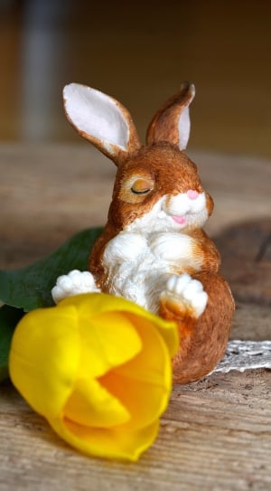brown and white ceramic rabbit figurine thumbnail