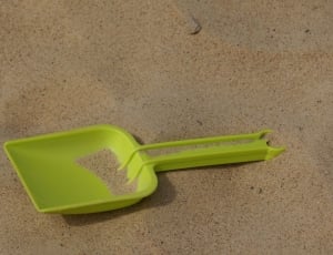 green plastic shovel thumbnail