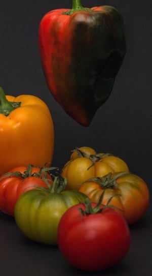tomatoes and bell pepper thumbnail