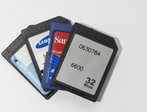 four memory card reader thumbnail