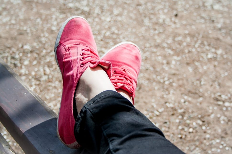 red lace up low top sneakers preview