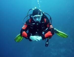 black and red diving suit thumbnail