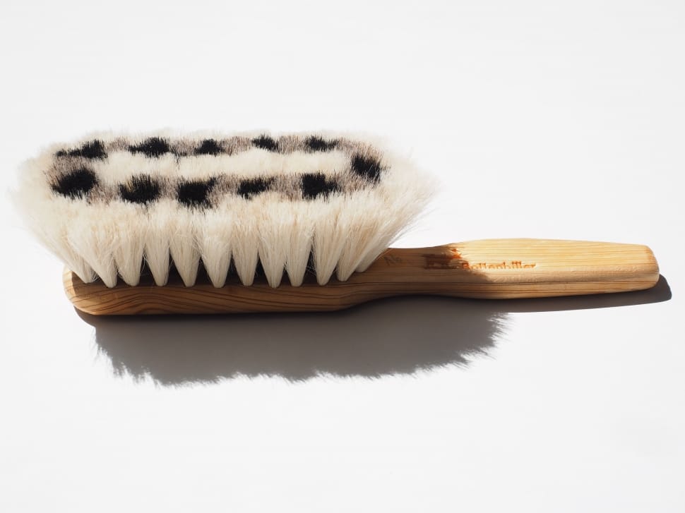 brown wooden handle brush preview