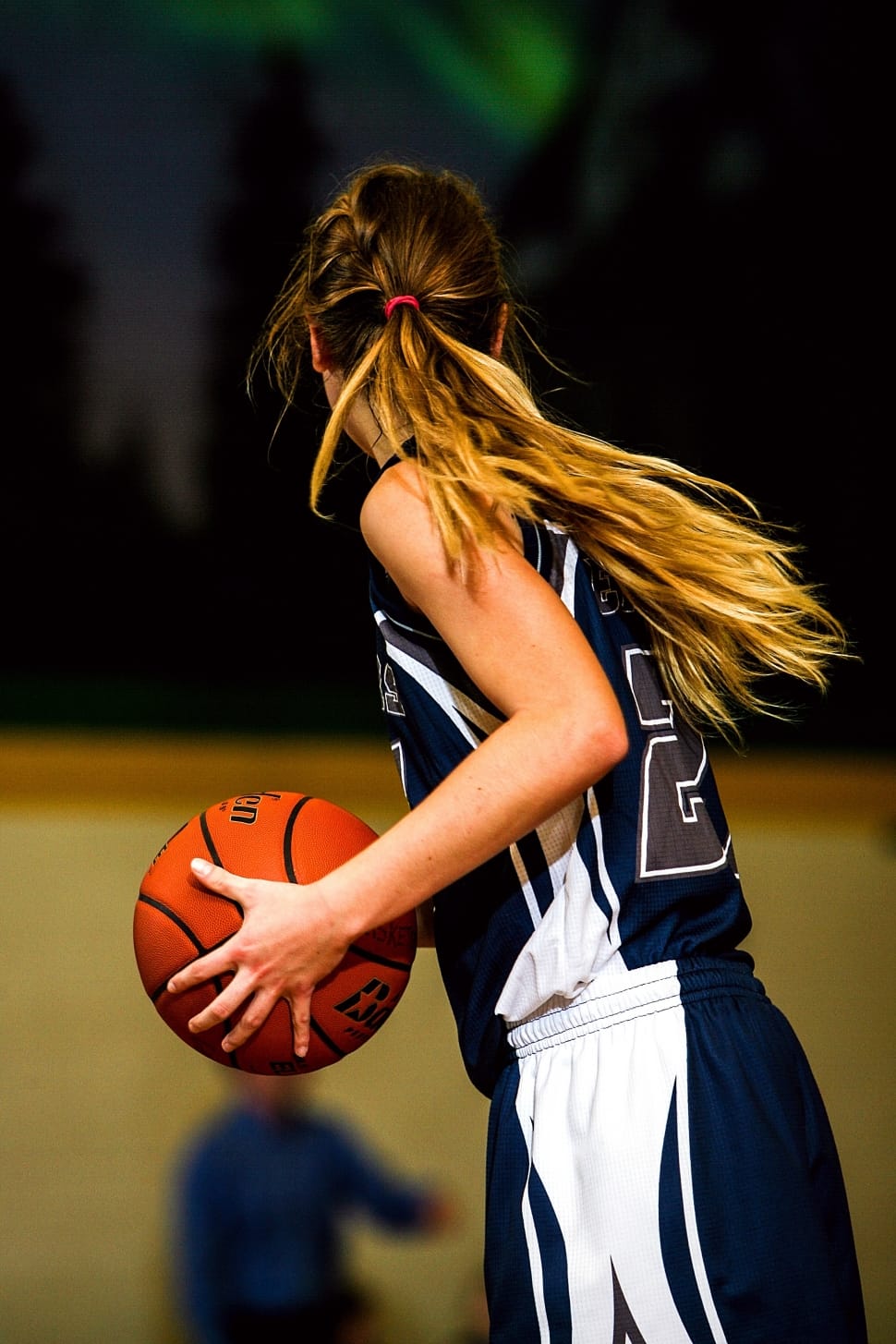 women's blue and white basketball jersey and shorts free image | Peakpx