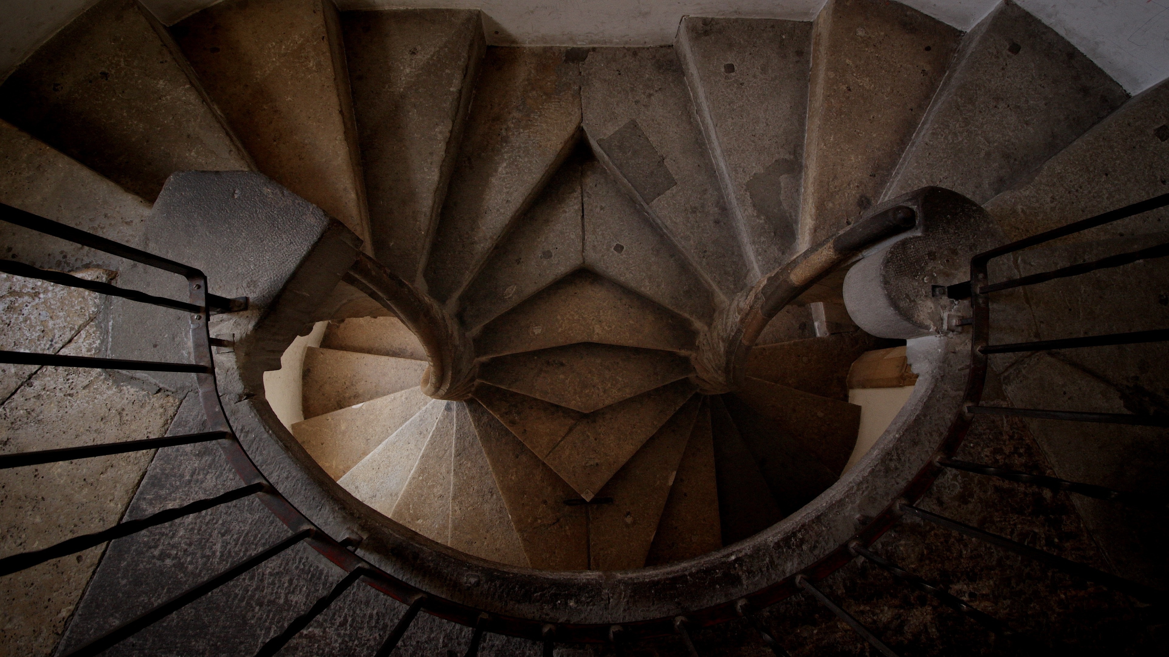 grey and brown concrete staircase