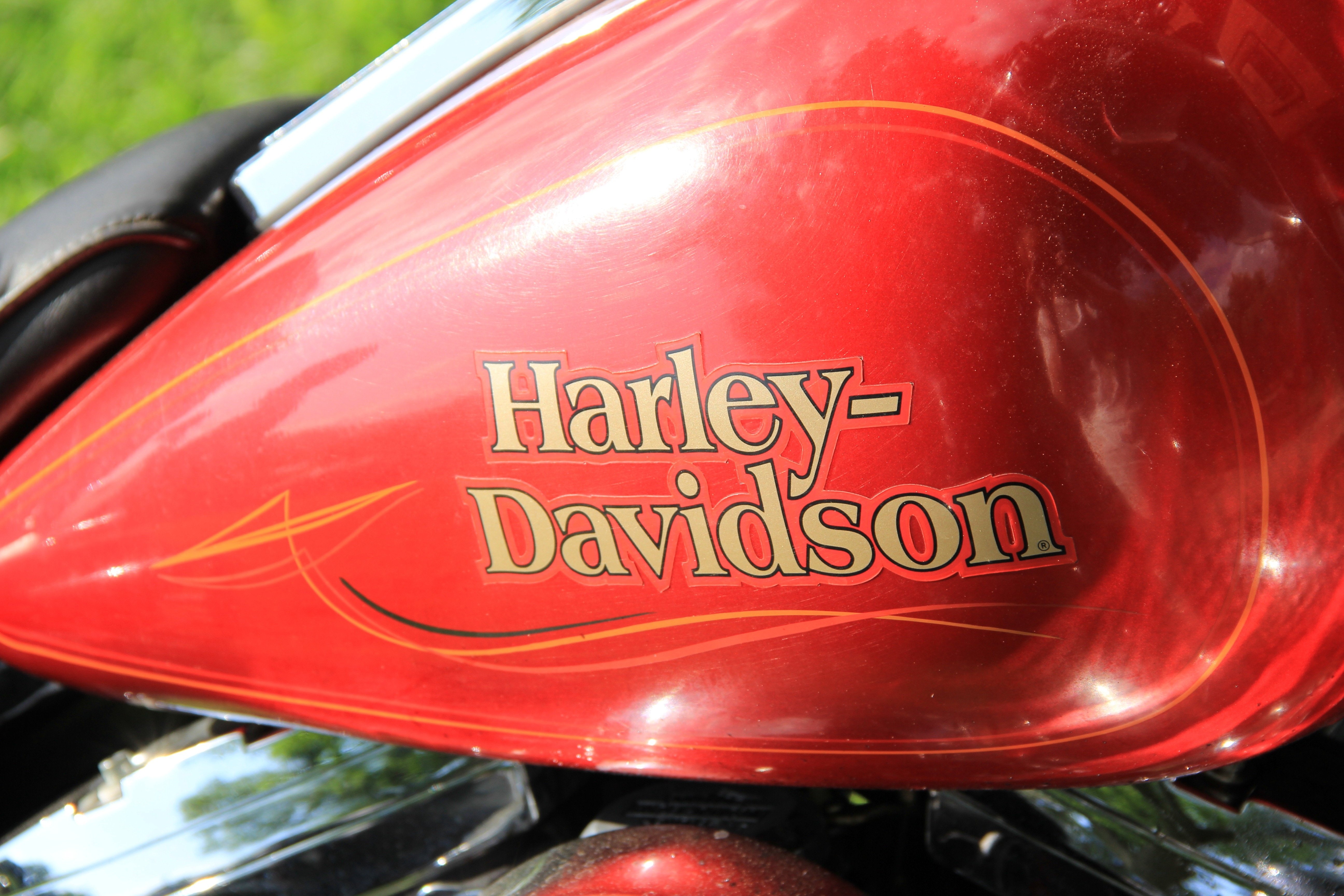 red harley davidson motorcycle