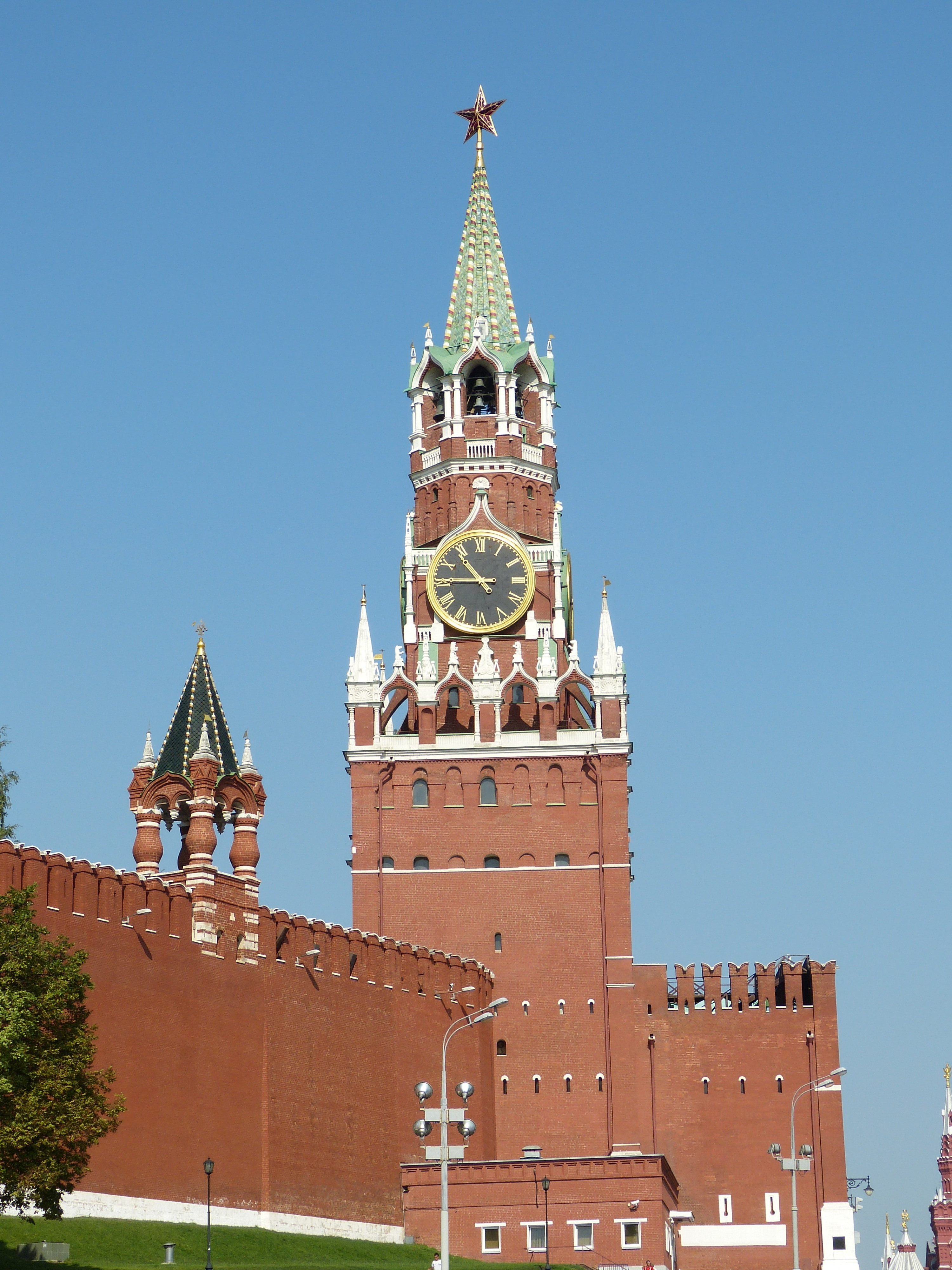 gold round clock tower