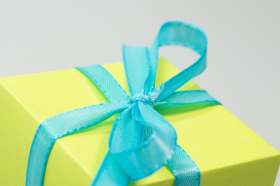 green gift box preview