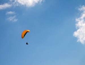 yellow glider parachute thumbnail