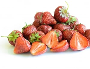 bunch of strawberry thumbnail