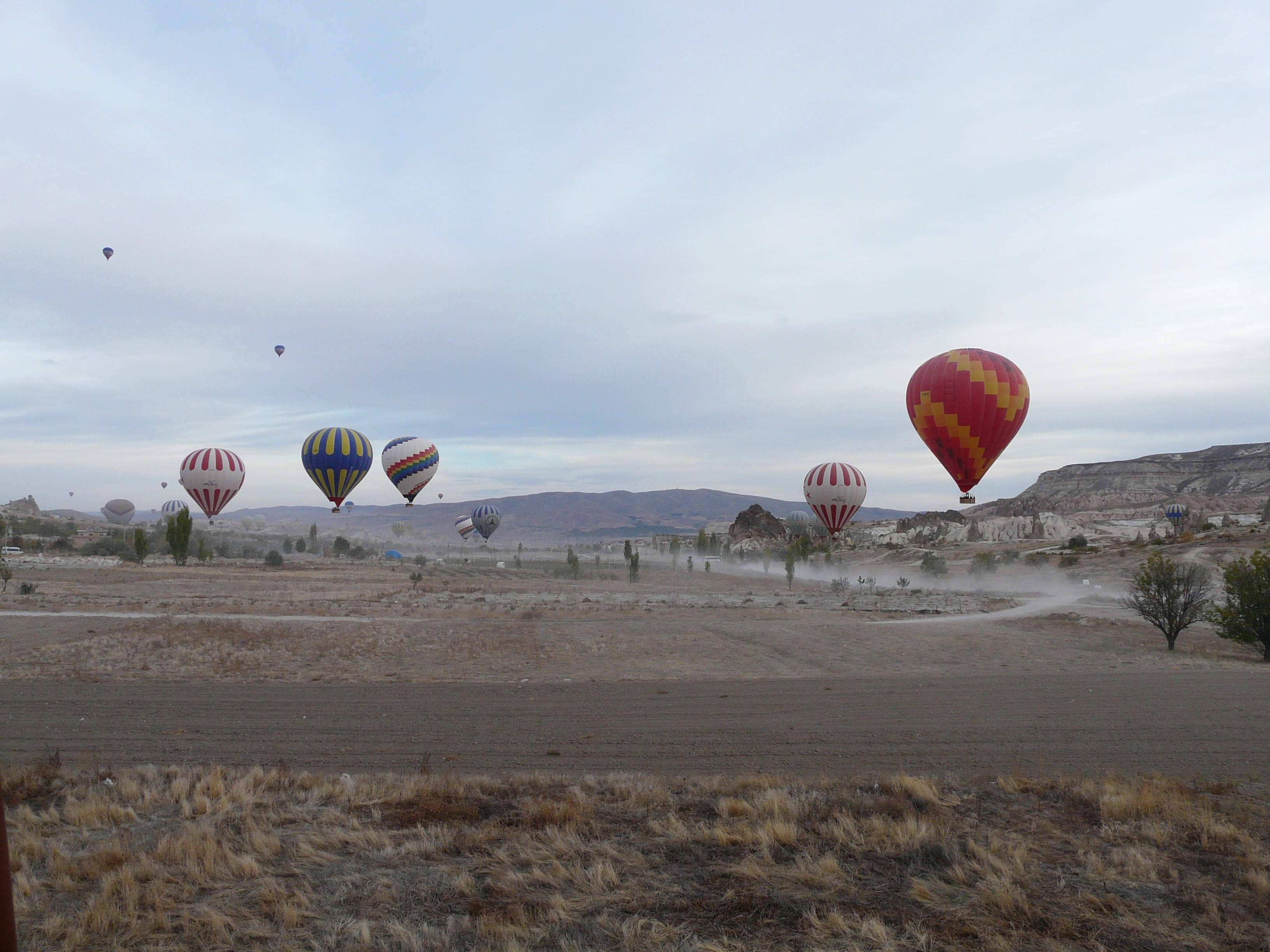 5 hot air balloons
