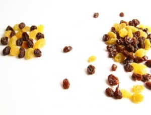 brown and yellow raisins thumbnail