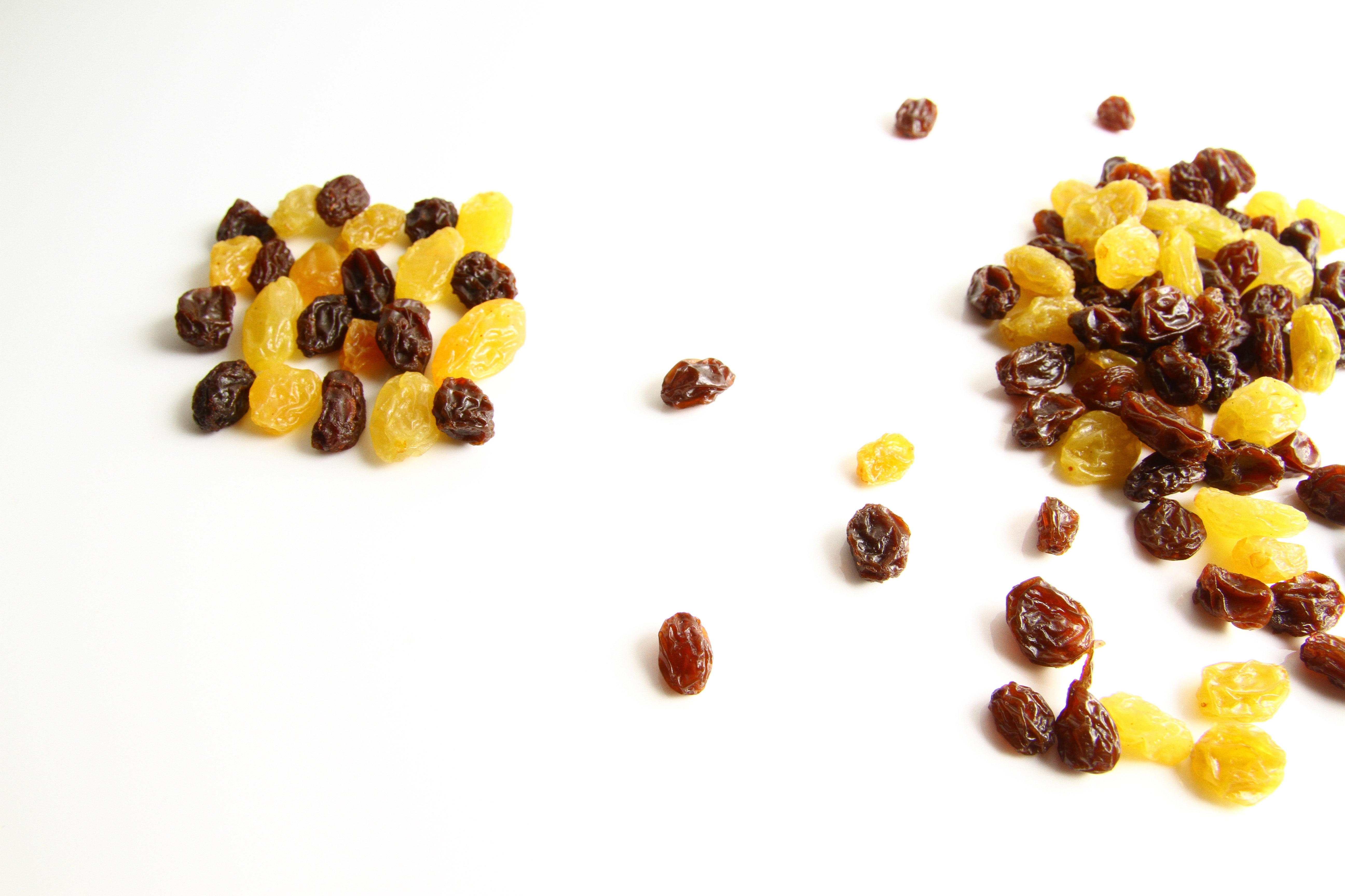 brown and yellow raisins