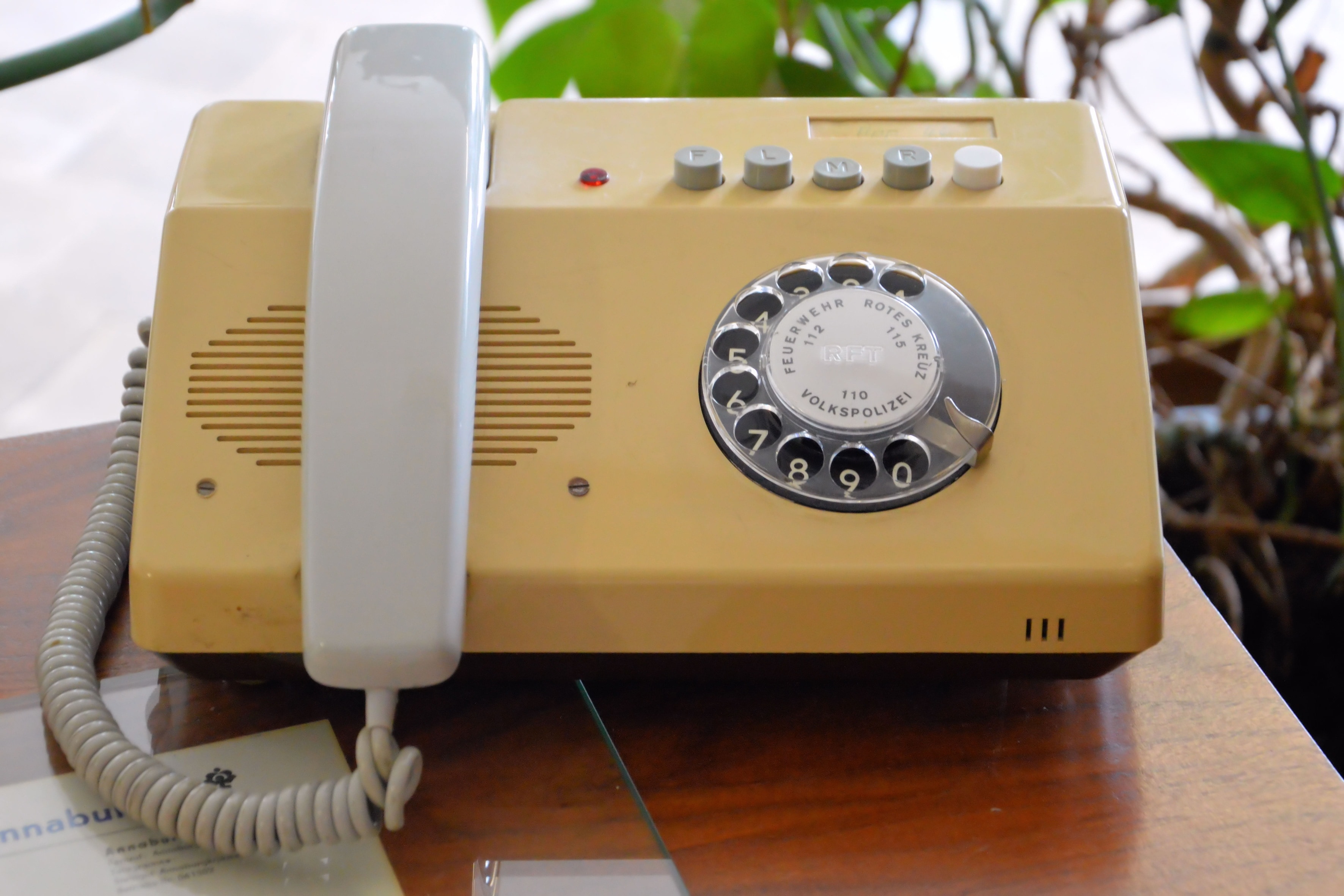 Включи звук старый телефон. Старый телефон. Телефон та-65. Старый андроид телефон. Телефон с крутилкой старый.