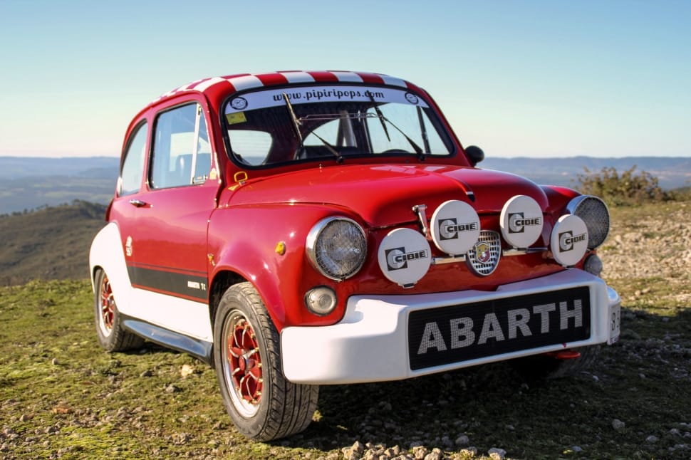 red and white abarth 500 preview