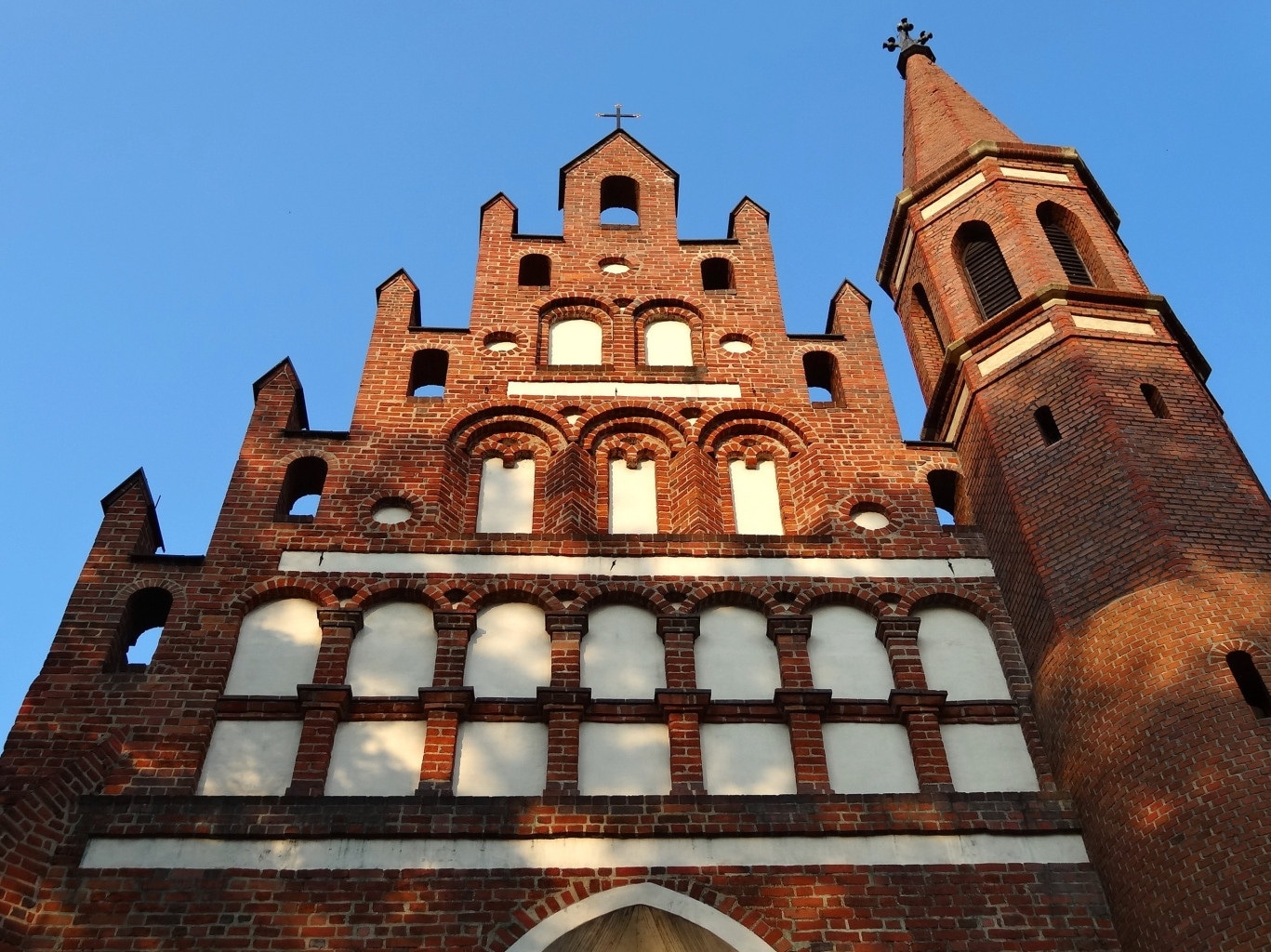 brown brick cathedral