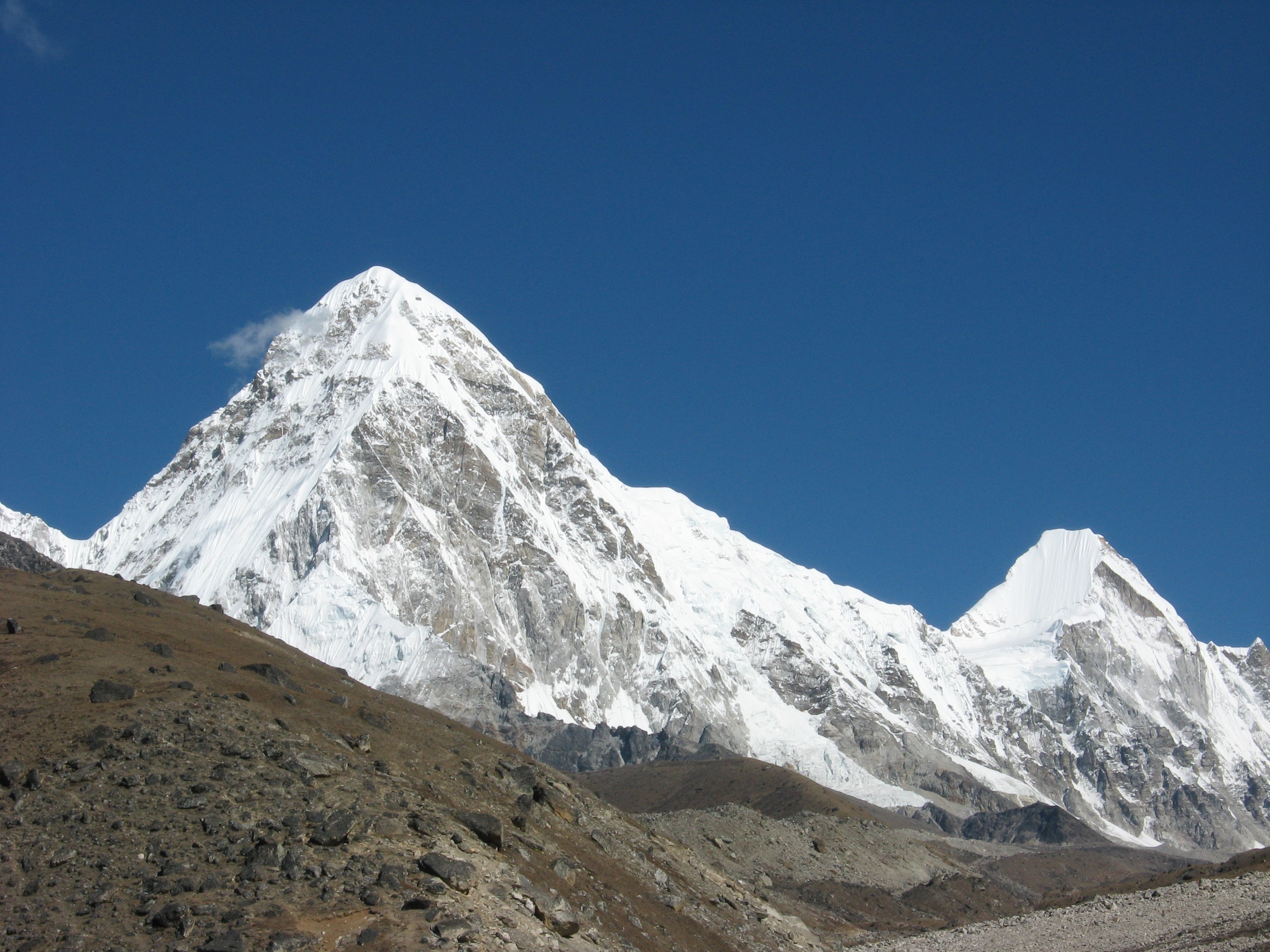 Памир гималаи. Гималаи Эверест Джомолунгма. Гималаи Пумори. Гималаи Эверест фото. Пумори гора.