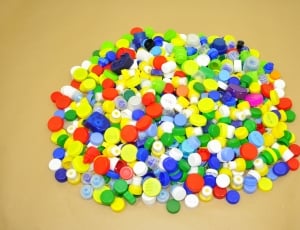 multi color round pins thumbnail